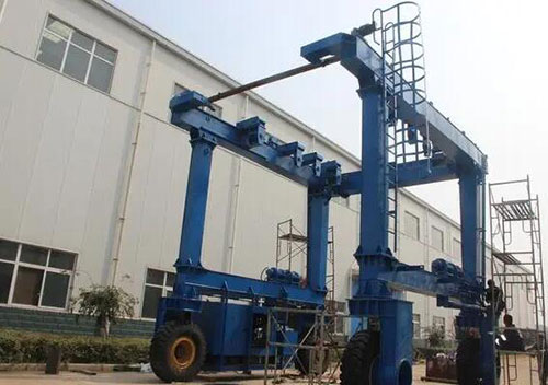 游艇吊艇桿在搬運游艇時有哪些優(yōu)勢和局限性？